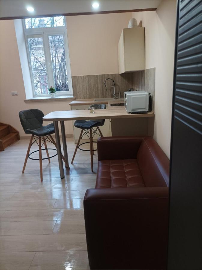 Chorni Vivtsy Apartment Chernivtsi Exterior photo